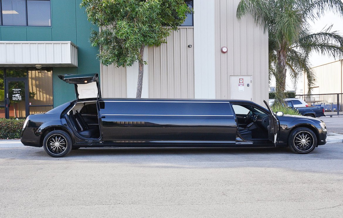 Limousine for sale: 2014 Chrysler 300 140&quot; by American Limousine