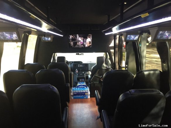 2012 Ford E-450 Executive Shuttle for Sale in Lubbock, TX - Photo 2