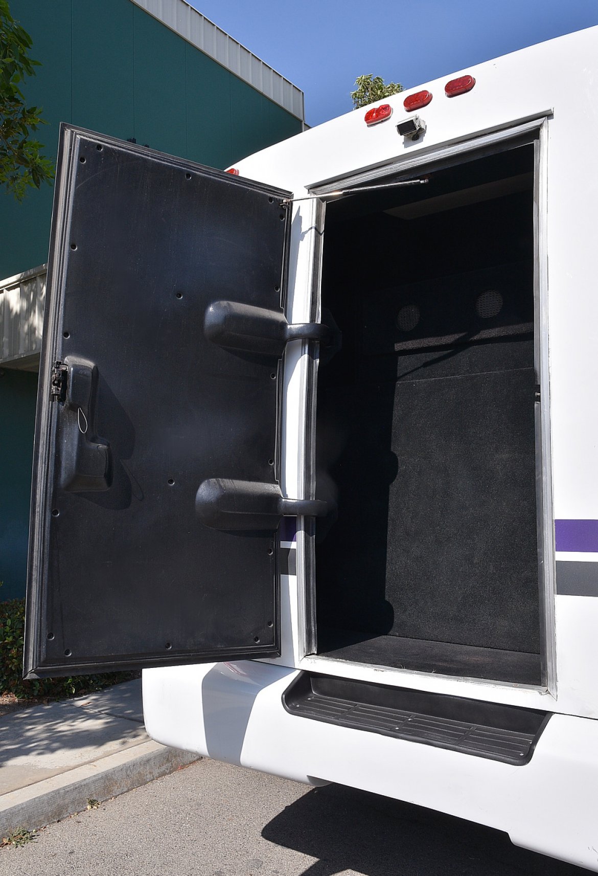 Limo Bus for Sale in Fontana, CA - Photo 9