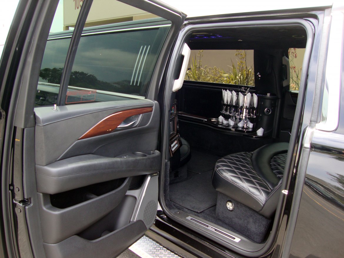 SUV Stretch for Sale in Carson, CA - Photo 16
