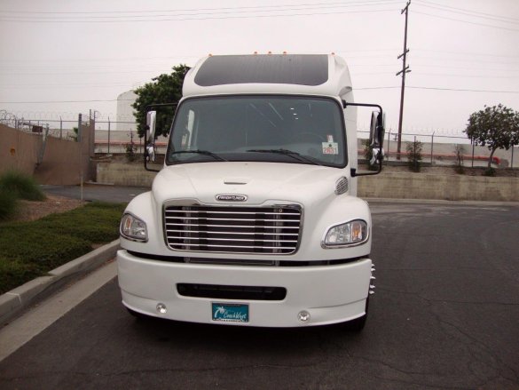 2019 Freightliner M2 106 Cummins Shuttle Bus for Sale in Carson, CA - Photo 2