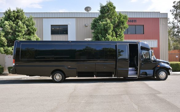 2008 International 3200 Limo Bus for Sale in Fontana, CA - Photo 2