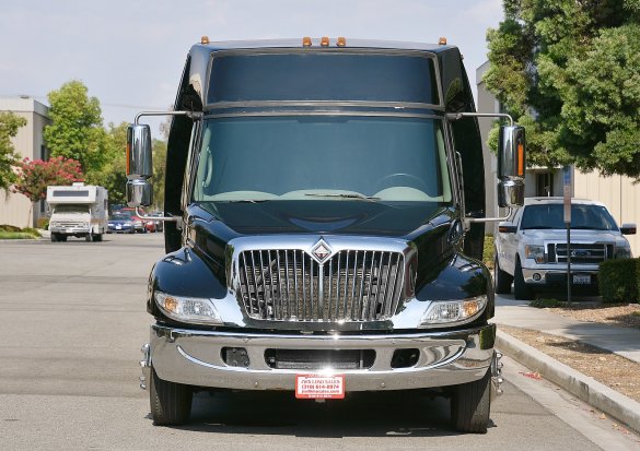 2008 International 3200 Limo Bus for Sale in Fontana, CA - Photo 3