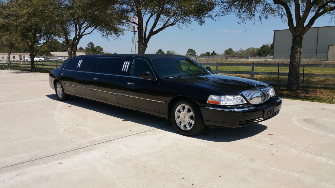 Limousine for sale: 2007 Lincoln Towncar 100&quot; by Royale