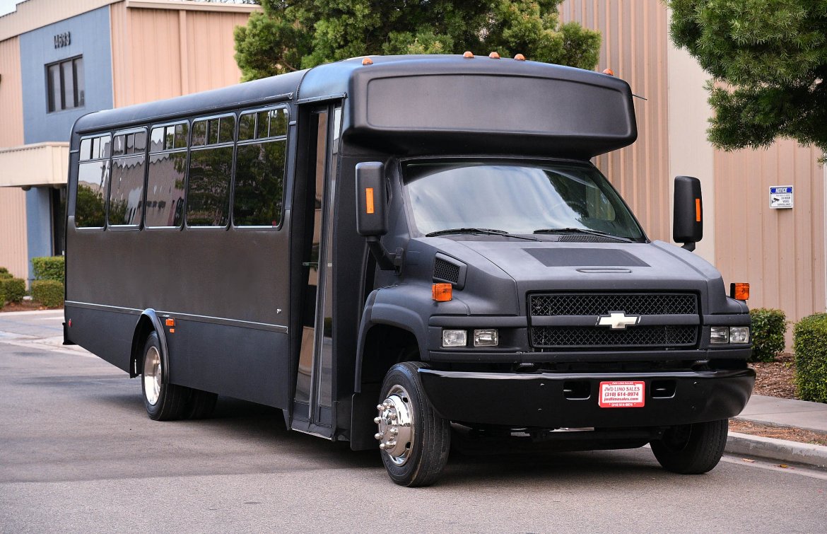 Limo Bus for sale: 2007 Chevrolet 5500 by Custom