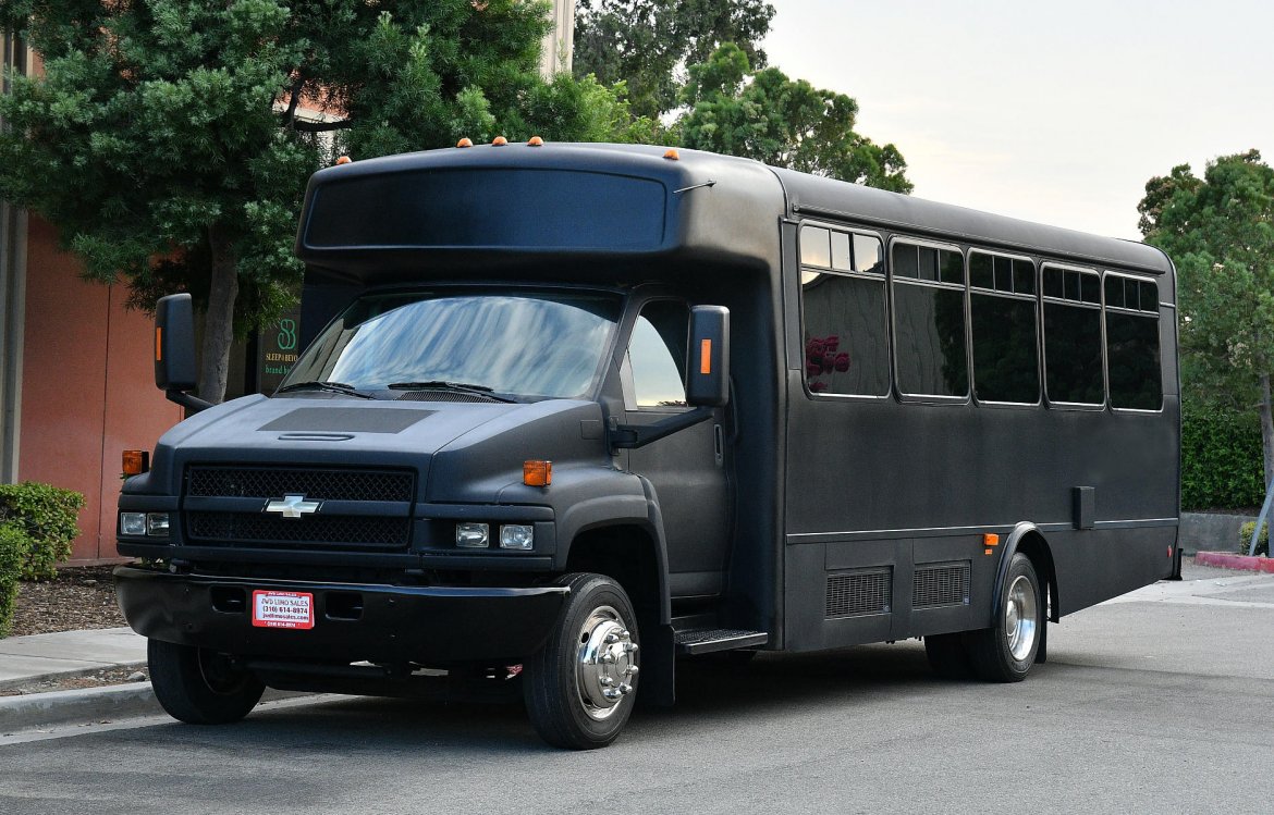 Limo Bus for Sale in Fontana, CA - Photo 5