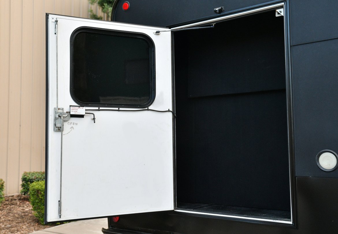 Limo Bus for Sale in Fontana, CA - Photo 9