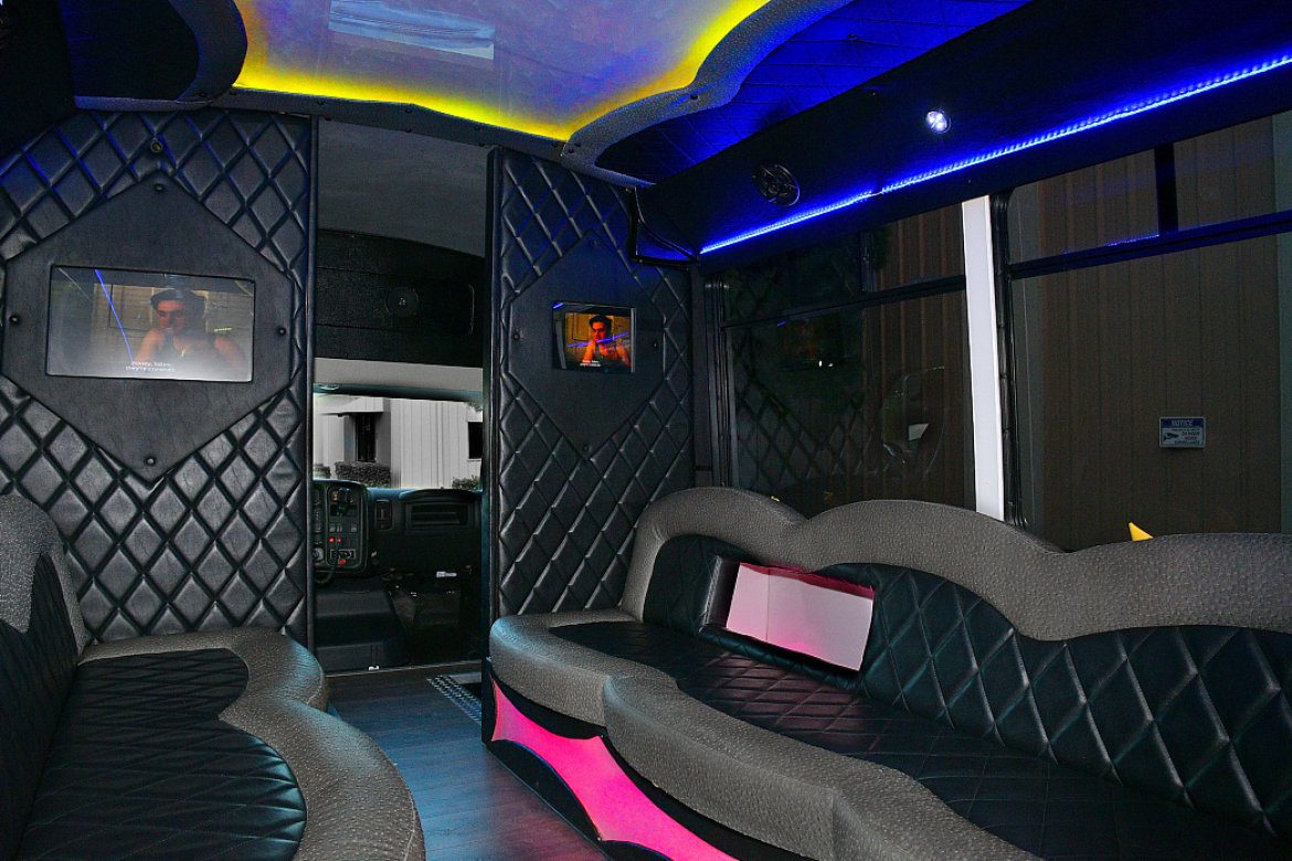 Limo Bus for Sale in Fontana, CA - Photo 14