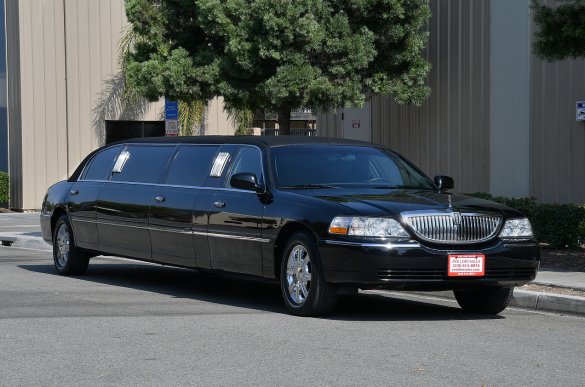 2008 Lincoln Town Car Limousine for Sale in Fontana, CA - Photo 2