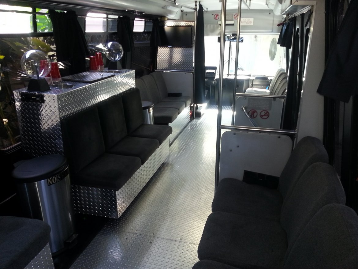 Limo Bus for Sale in Chatsworth, CA - Photo 11