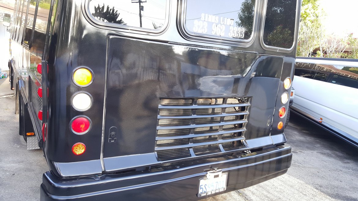 Limo Bus for Sale in Chatsworth, CA - Photo 13