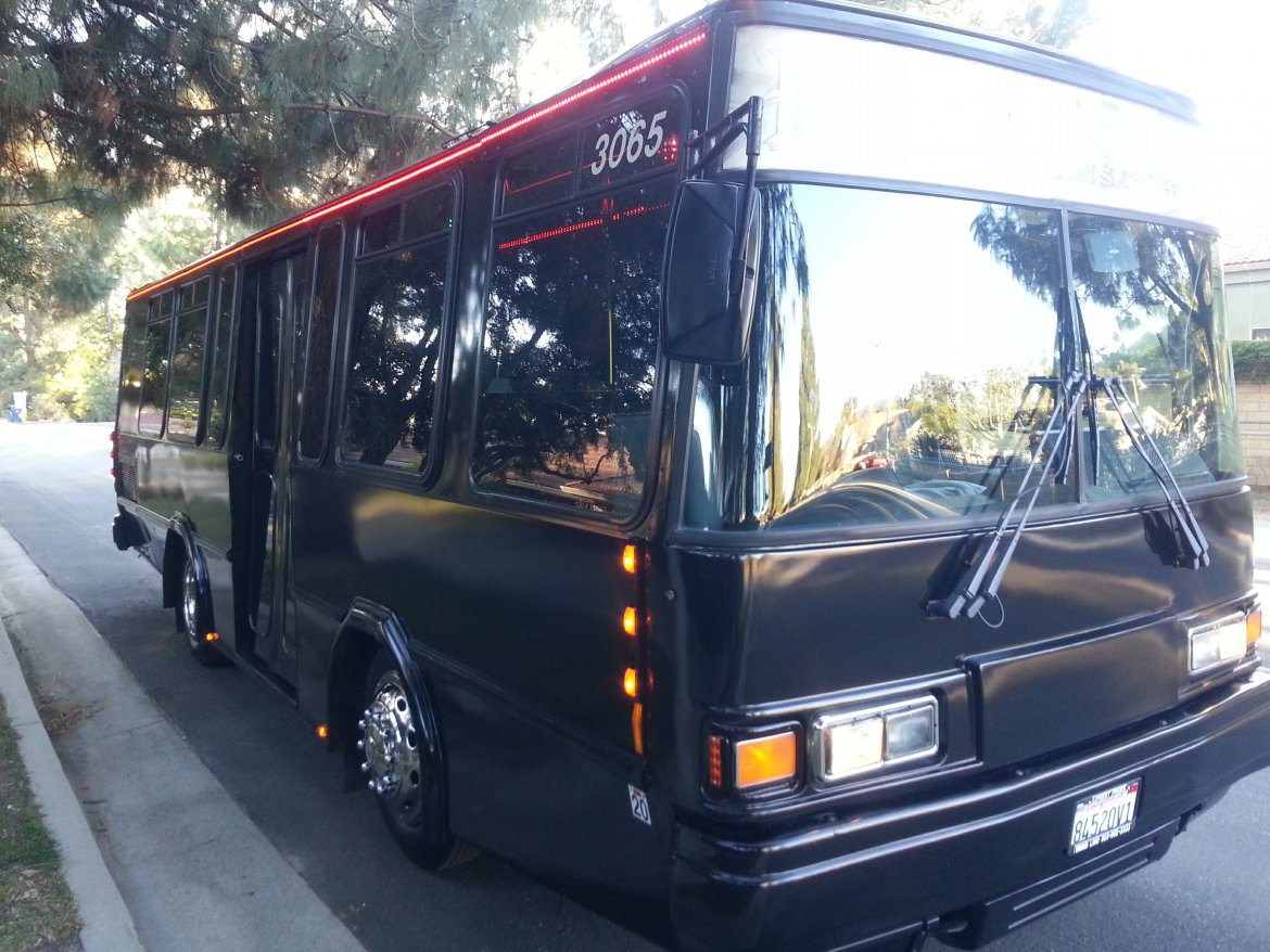 Limo Bus for Sale in Chatsworth, CA - Photo 14