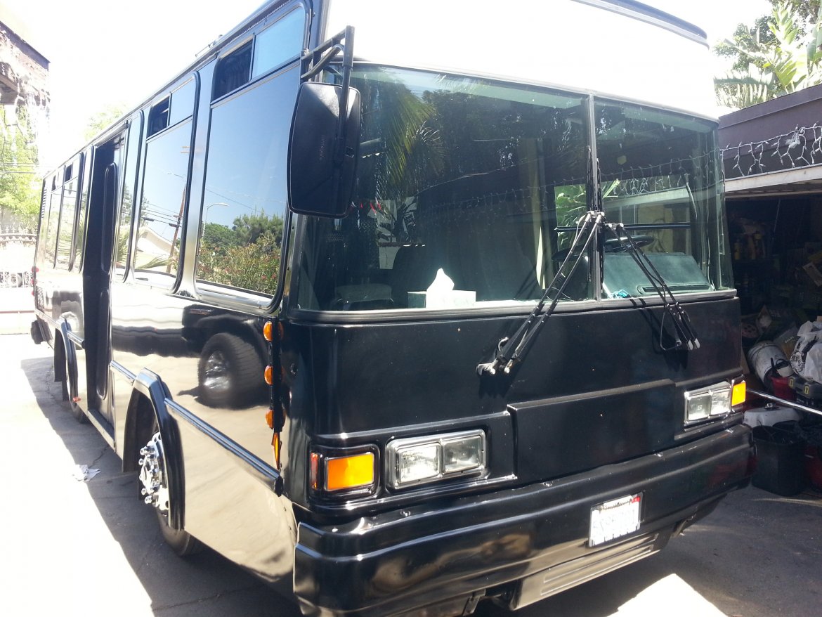 Limo Bus for Sale in Chatsworth, CA - Photo 15