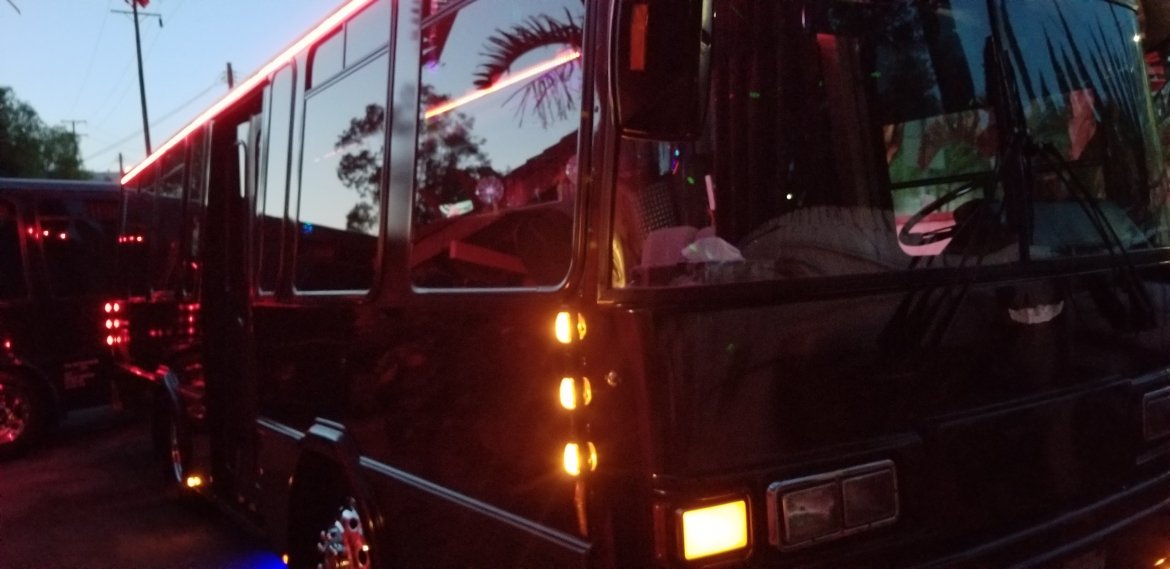 Limo Bus for Sale in Chatsworth, CA - Photo 35