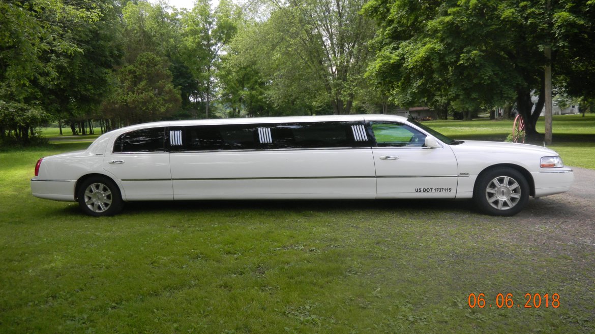 Limousine for sale: 2007 Lincoln Executive 120&quot; by Royale
