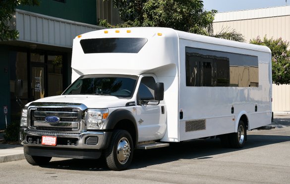 2015 Ford F-550 Limo Bus for Sale in Fontana, CA - Photo 2