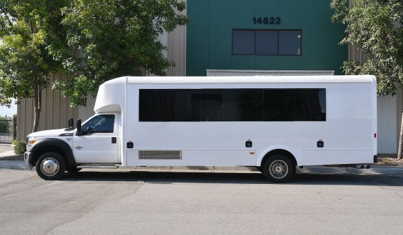 2015 Ford F-550 Limo Bus for Sale in Fontana, CA - Photo 3