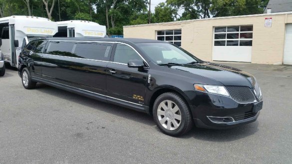 2014 Lincoln MKT Limousine for Sale in Kingston, MA - Photo 3