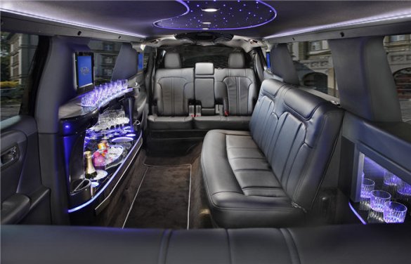 2018 Lincoln MKT 120 5 Door Limousine for Sale in Haverhill, MA - Photo 3