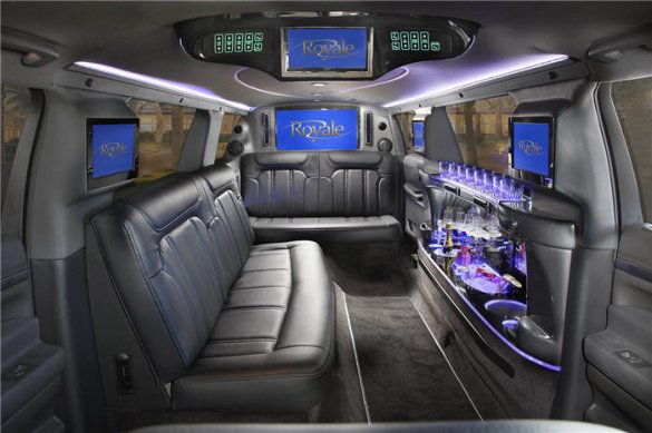2018 Lincoln MKT 120 5 Door Limousine for Sale in Haverhill, MA - Main Photo