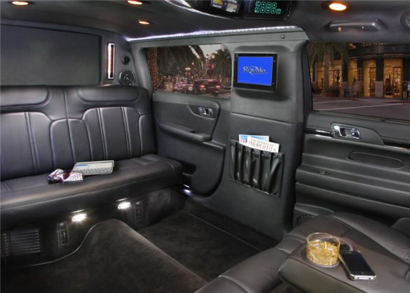 2017 Lincoln MKT 70 5 Door Limousine for Sale in Haverhill, MA - Photo 3