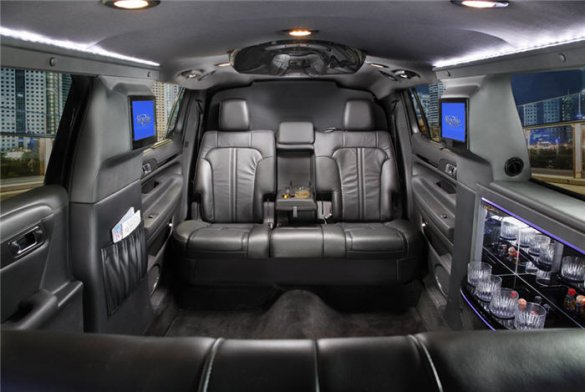 2017 Lincoln MKT 70 5 Door Limousine for Sale in Haverhill, MA - Photo 2