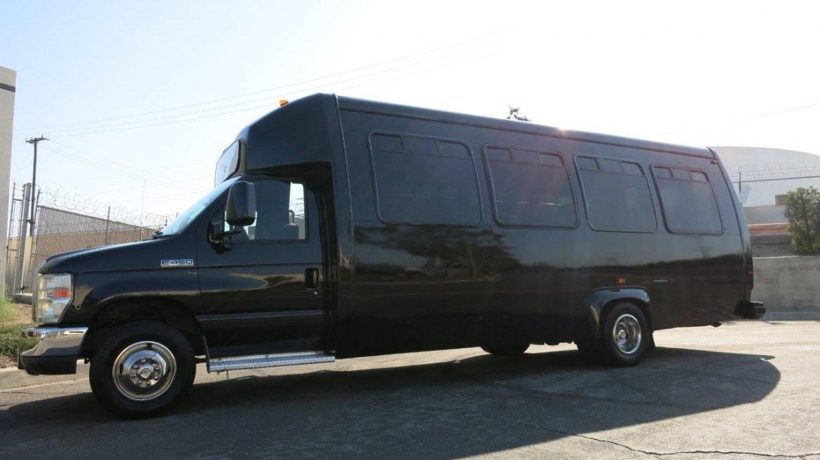 Shuttle Bus for sale: 2008 Ford E-450 by Ameritrans