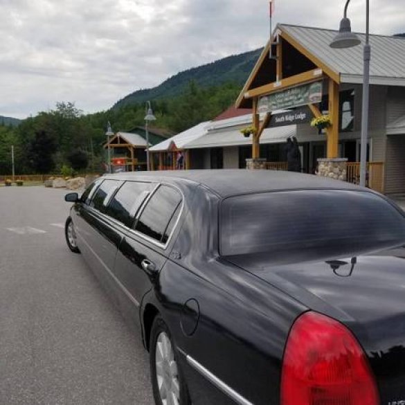 2003 Lincoln 120" Town Car Limousine for Sale in Standish, ME - Photo 2