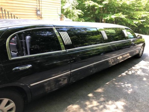 2003 Lincoln 120" Town Car Limousine for Sale in Standish, ME - Photo 3