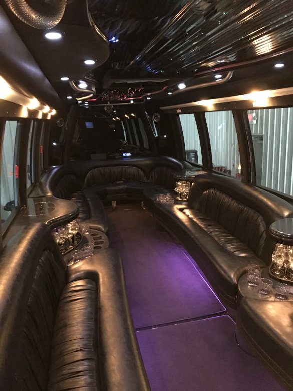 2006 International 3200 Limo Bus for Sale in North East, PA - Photo 2