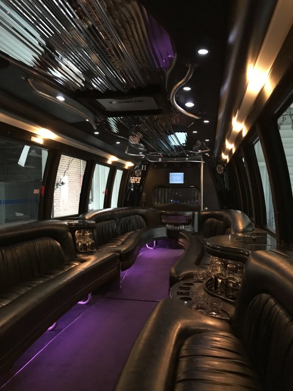 2006 International 3200 Limo Bus for Sale in North East, PA - Photo 3