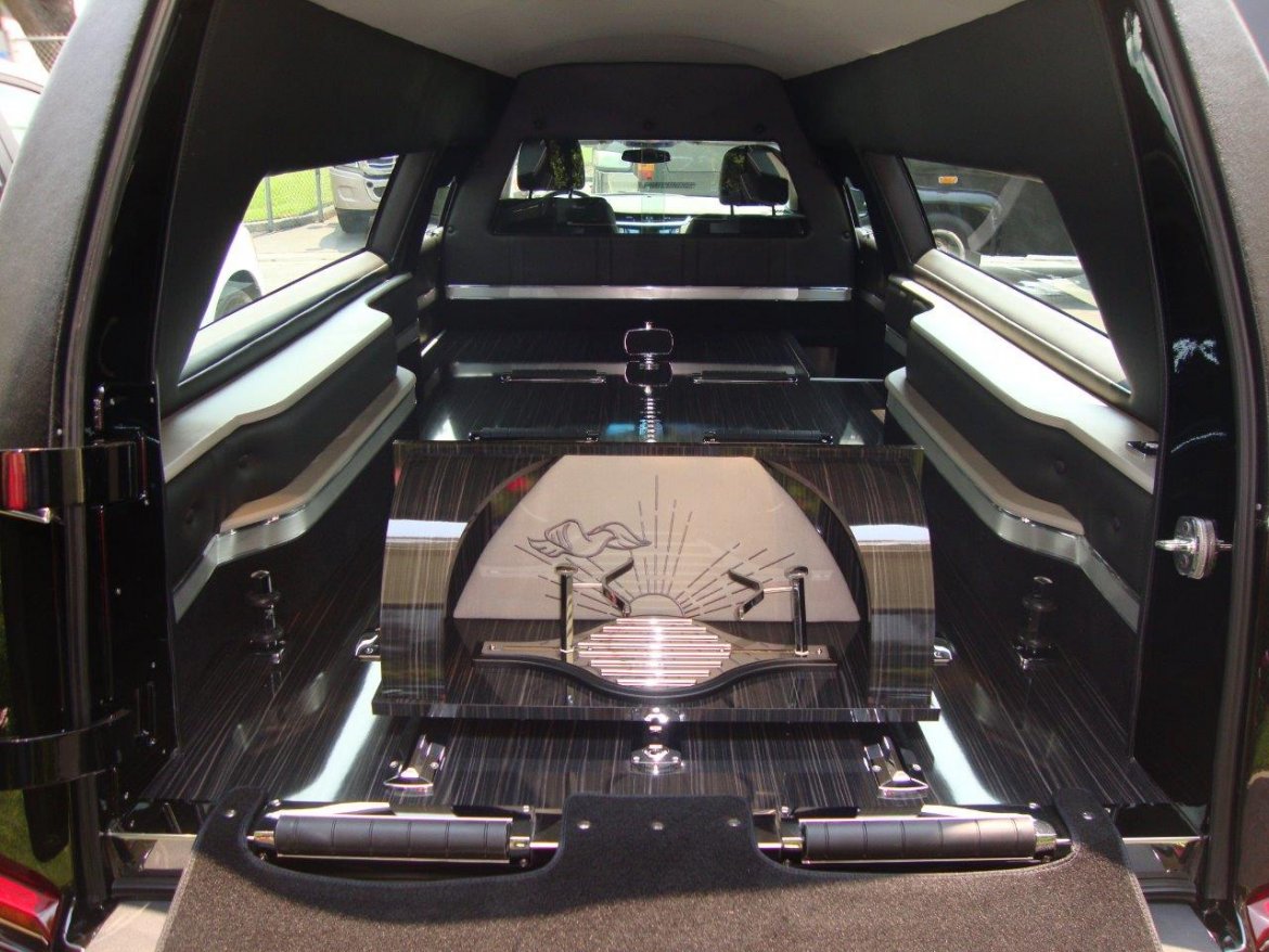 Funeral for sale: 2018 Cadillac XTS Kensington by Federal Coach
