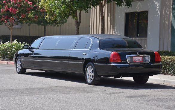 2010 Lincoln Town Car Limousine for Sale in Fontana, CA - Photo 2