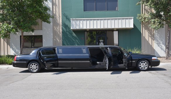 2010 Lincoln Town Car Limousine for Sale in Fontana, CA - Main Photo