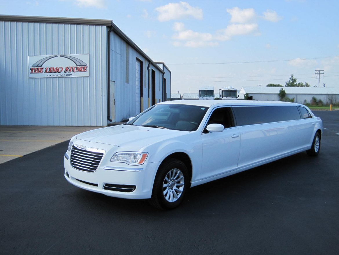 Limousine for Sale in Ozark, MO - Photo 5