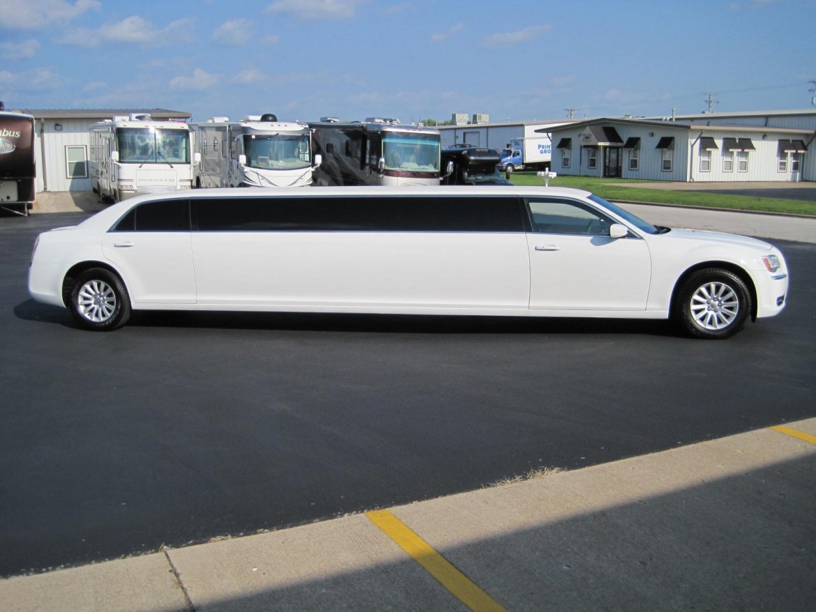 Limousine for Sale in Ozark, MO - Photo 9