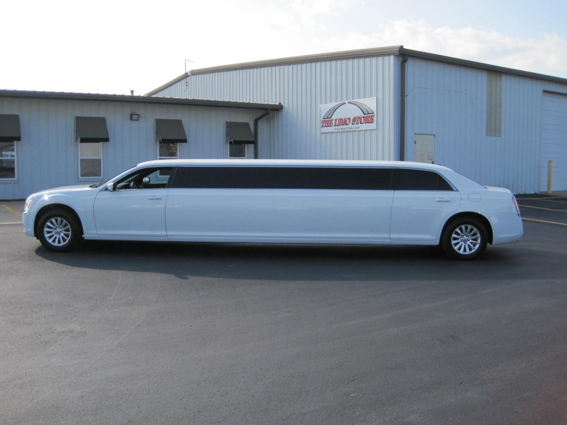 Limousine for Sale in Ozark, MO - Photo 14