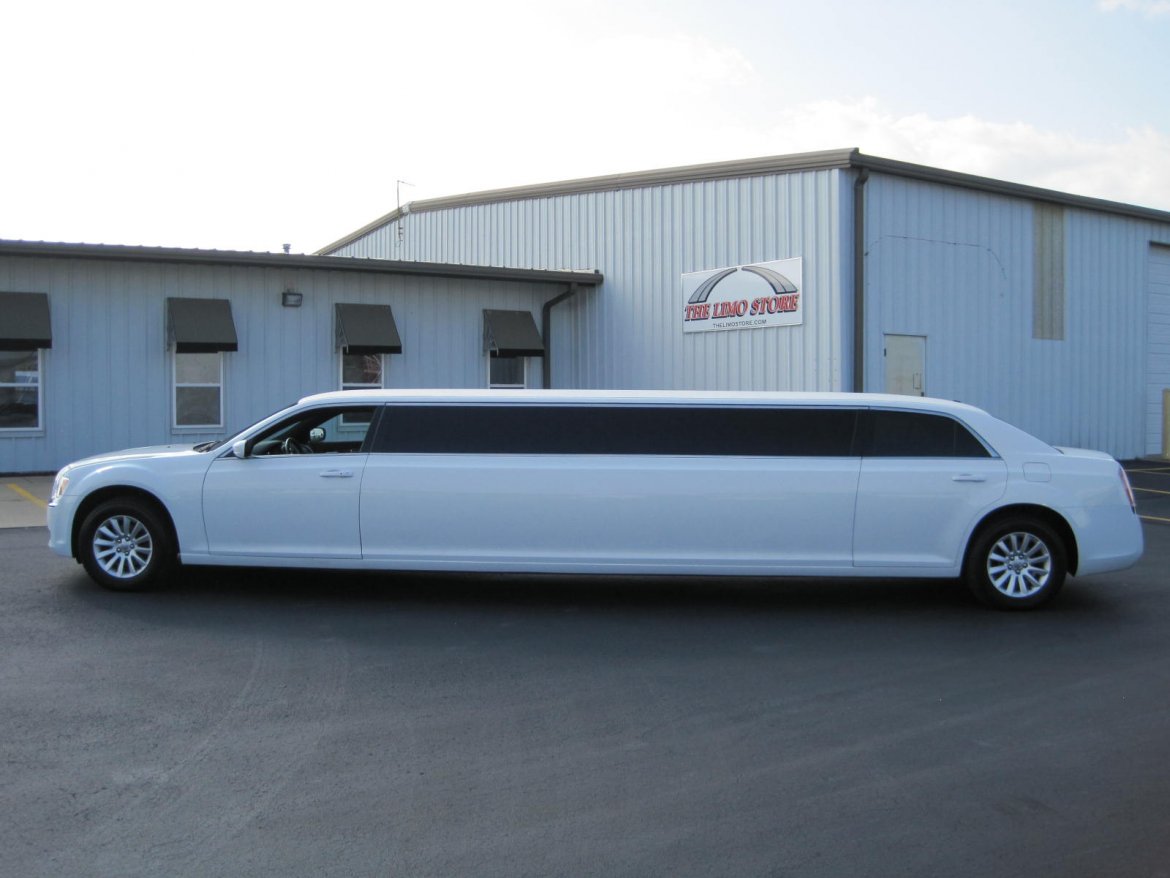 Limousine for Sale in Ozark, MO - Photo 15