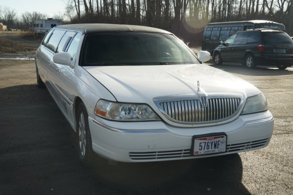 2003 Lincoln Towncar Limousine for Sale in Amherst, OH - Photo 3