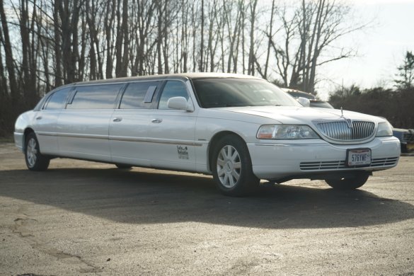 2003 Lincoln Towncar Limousine for Sale in Amherst, OH - Main Photo