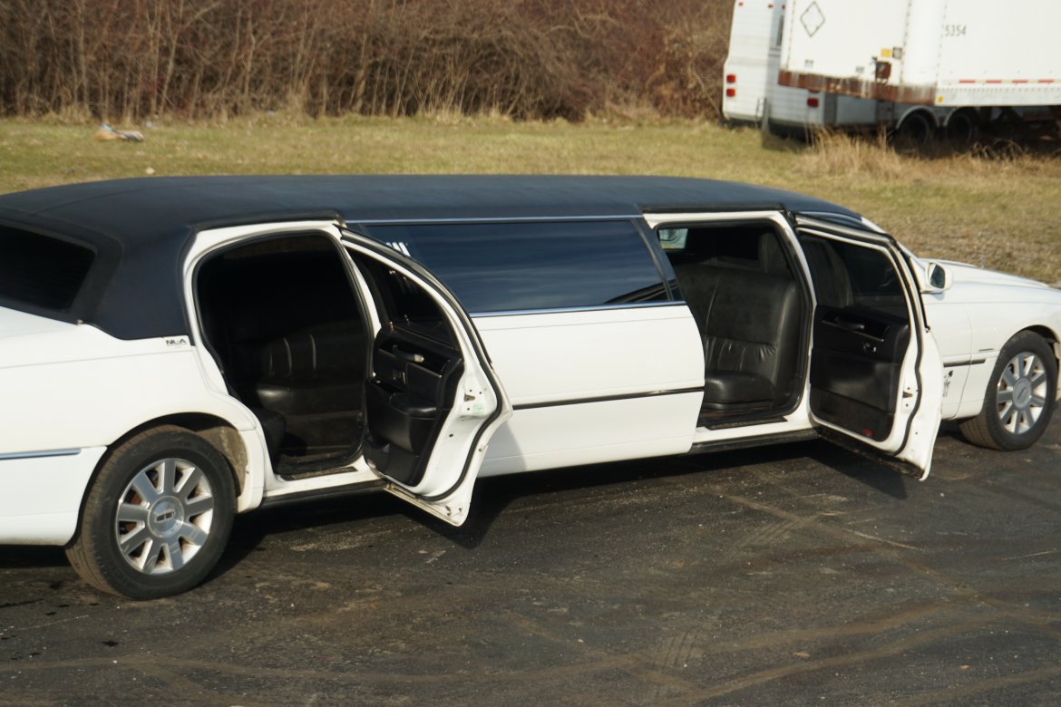 Limousine for Sale in Amherst, OH - Photo 5