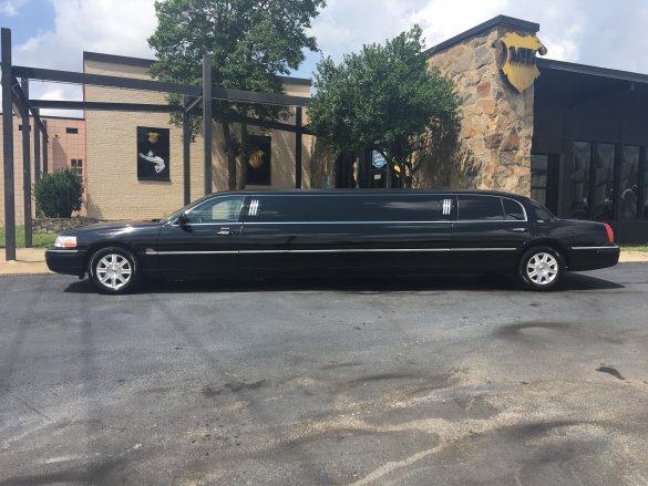 2011 Lincoln Town Car Limousine for Sale in Richmond, VA - Photo 3