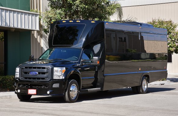 2016 Ford F-550 Shuttle Bus for Sale in Fontana, CA - Photo 2