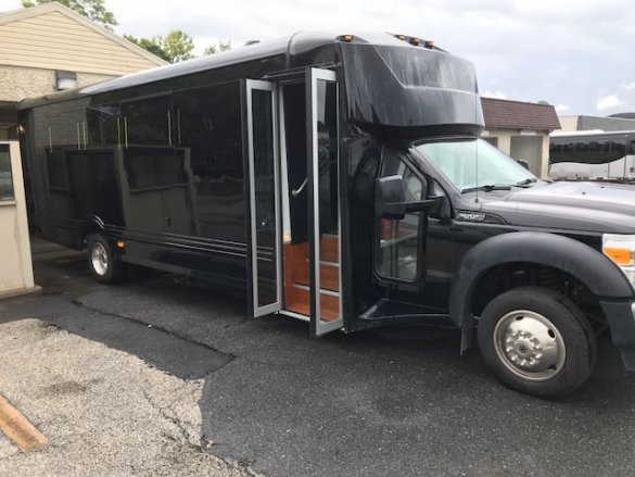 2015 Ford F-550 Executive Shuttle for Sale in Oaklyn, NJ - Main Photo