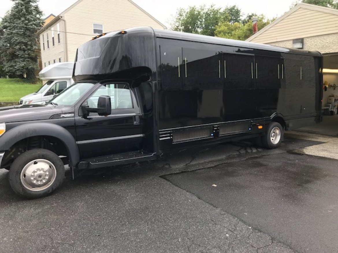 Shuttle Bus for sale: 2016 Ford F-550 33" by Glaval-LGE