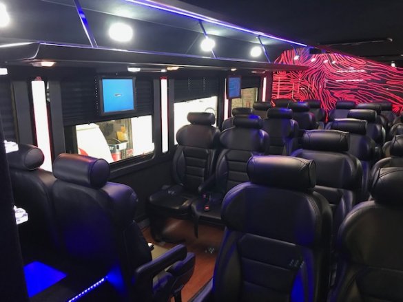 2016 Ford F-550 Shuttle Bus for Sale in Oaklyn, NJ - Photo 3
