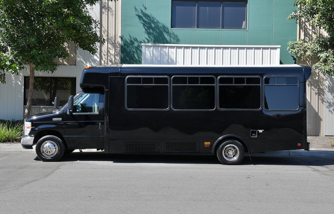 Limo Bus for Sale in Fontana, CA - Photo 2