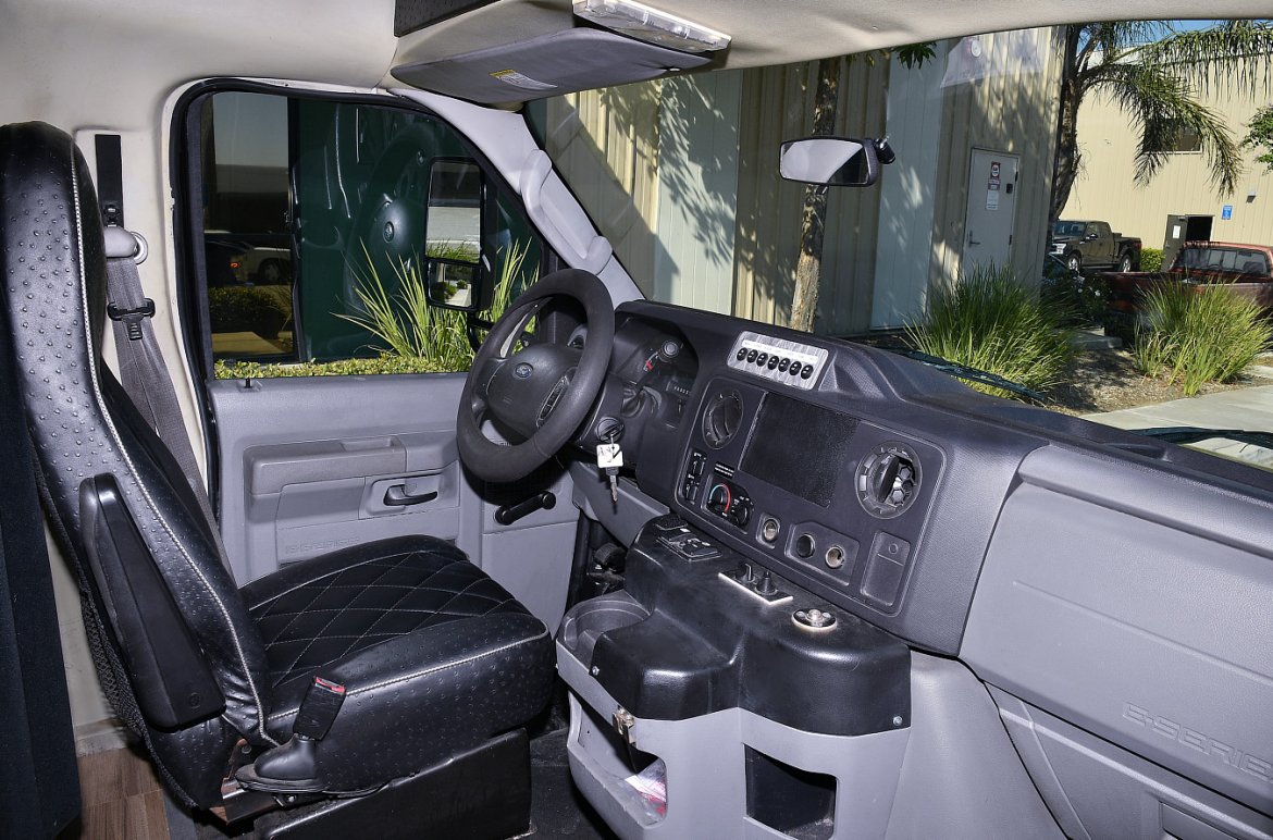 Limo Bus for Sale in Fontana, CA - Photo 9