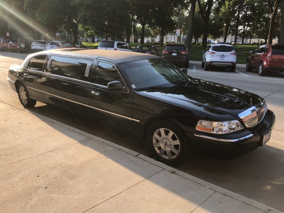 2009 Lincoln Town Car Limousine for Sale in Mason City, IA - Main Photo