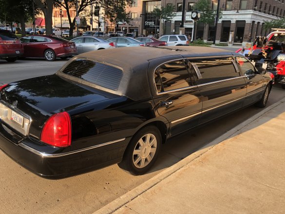 2009 Lincoln Town Car Limousine for Sale in Mason City, IA - Photo 2